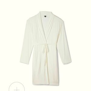 NEW. Chrissy Teigen brand robe (M)